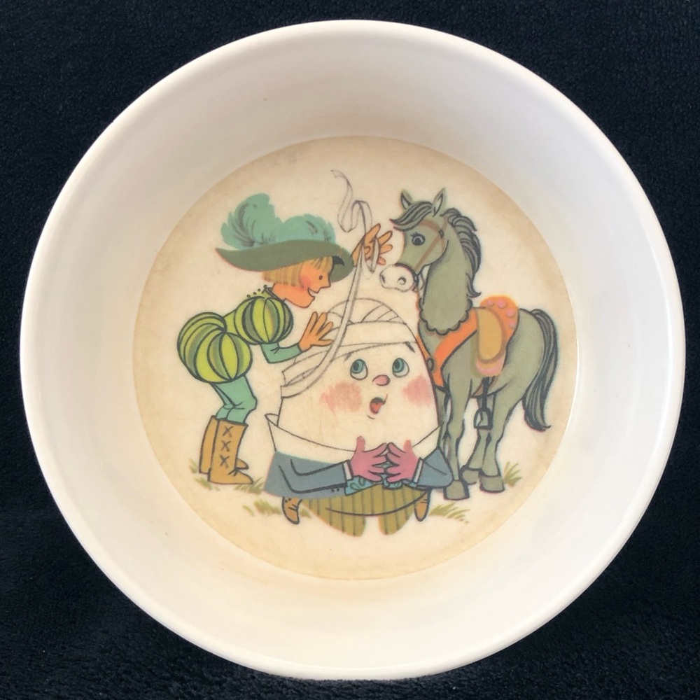 Humpty Dumpty Oneida Deluxe 6.5" Cereal Bowl 3243 White with inner design